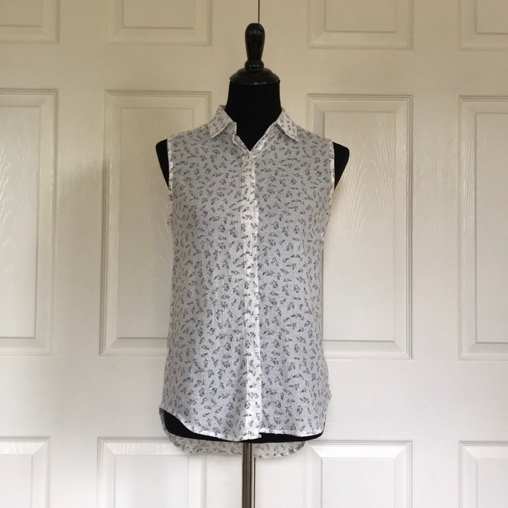 UNITED BY BLUE | Light-Weight Sleeveless Blouse